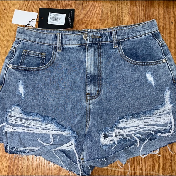 PrettyLittleThing Pants - Prettylittlething shorts